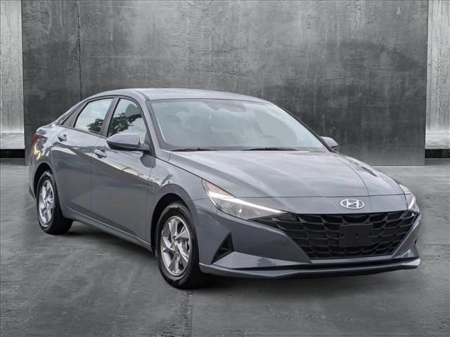 2022 Hyundai Elantra SE