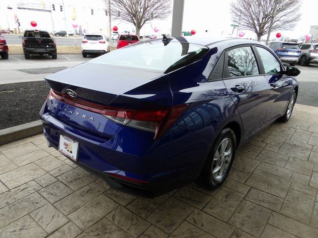 2022 Hyundai Elantra SE