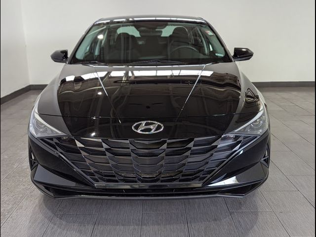 2022 Hyundai Elantra SE