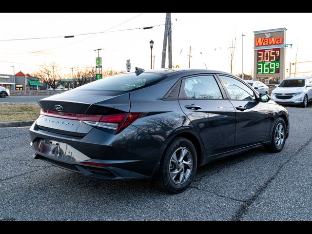 2022 Hyundai Elantra SE