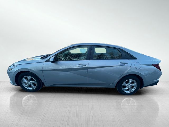 2022 Hyundai Elantra SE