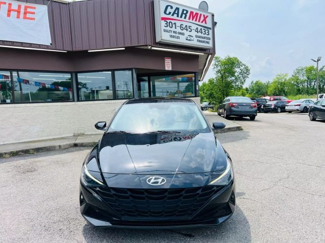 2022 Hyundai Elantra SE