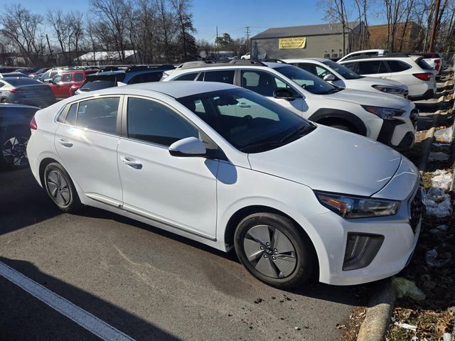 2022 Hyundai Ioniq Hybrid SE