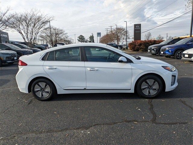 2022 Hyundai Ioniq Hybrid SE