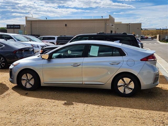 2022 Hyundai Ioniq Hybrid SE