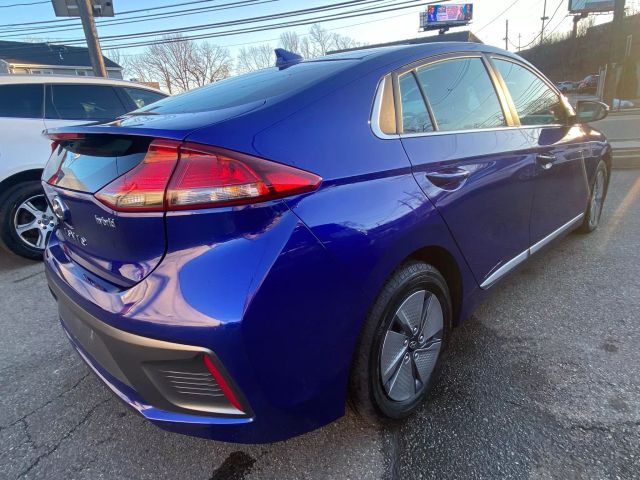 2022 Hyundai Ioniq Hybrid SE