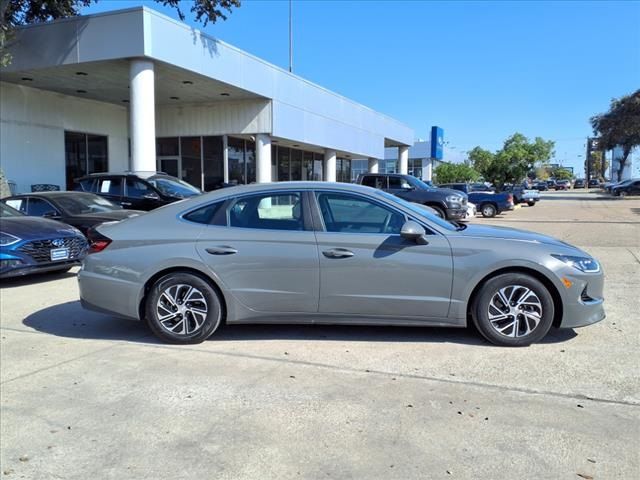 2022 Hyundai Sonata Hybrid Blue