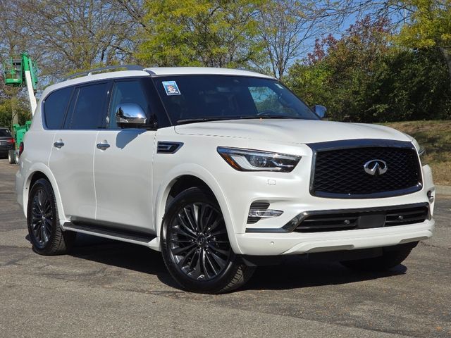 2022 INFINITI QX80 Luxe