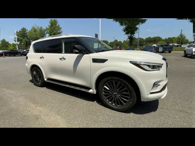 2022 INFINITI QX80 Luxe