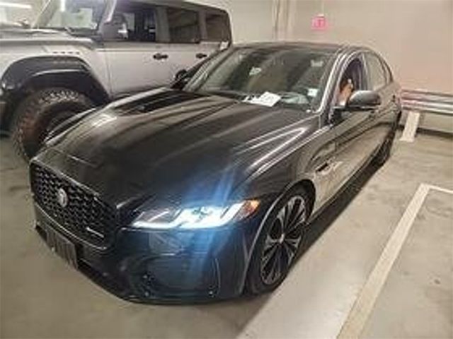 2022 Jaguar XF R-Dynamic SE