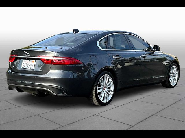 2022 Jaguar XF SE