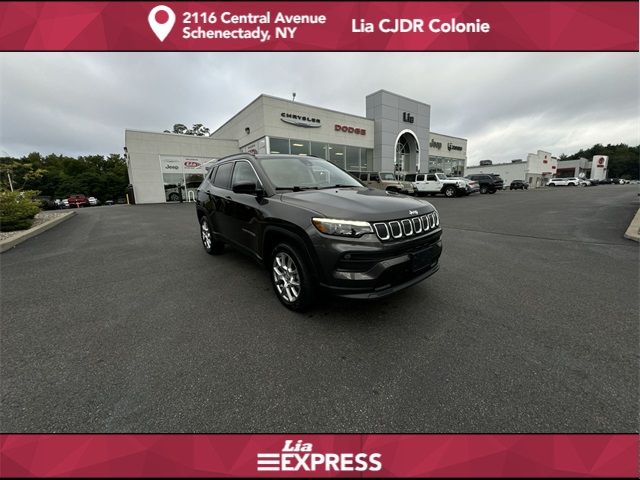 2022 Jeep Compass Latitude Lux