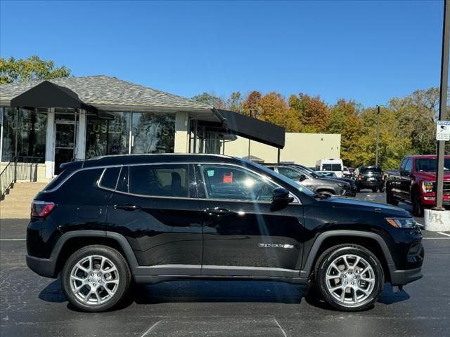 2022 Jeep Compass Latitude Lux