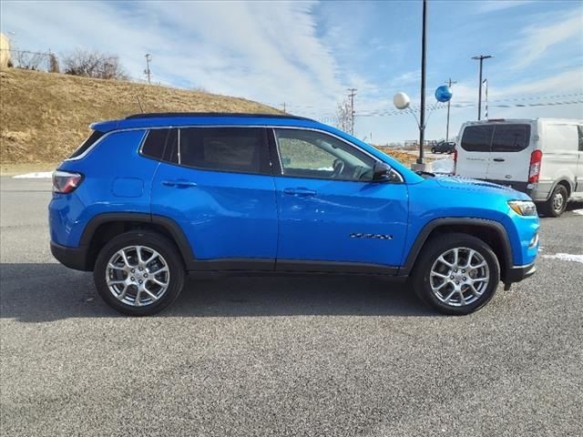 2022 Jeep Compass Latitude Lux