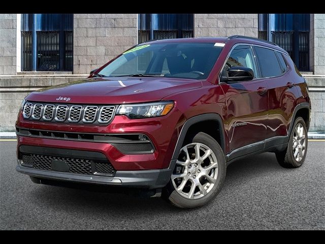 2022 Jeep Compass Latitude Lux