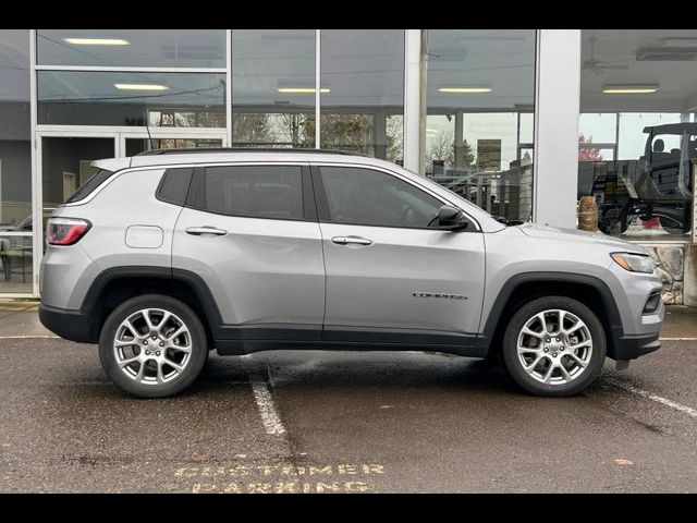 2022 Jeep Compass Latitude Lux