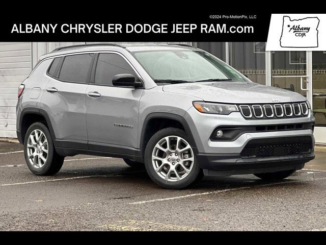 2022 Jeep Compass Latitude Lux