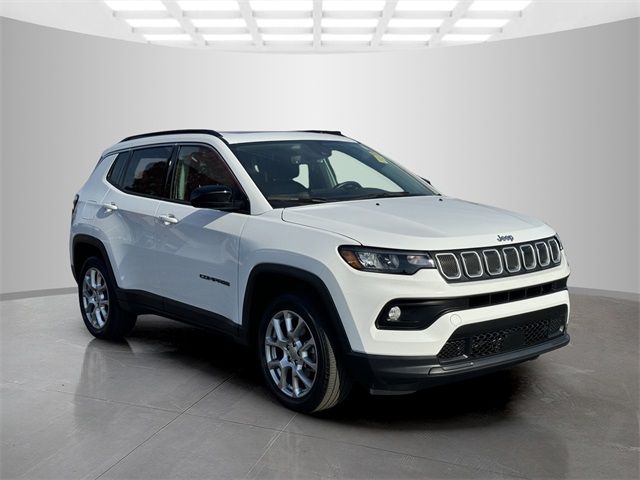 2022 Jeep Compass Latitude Lux