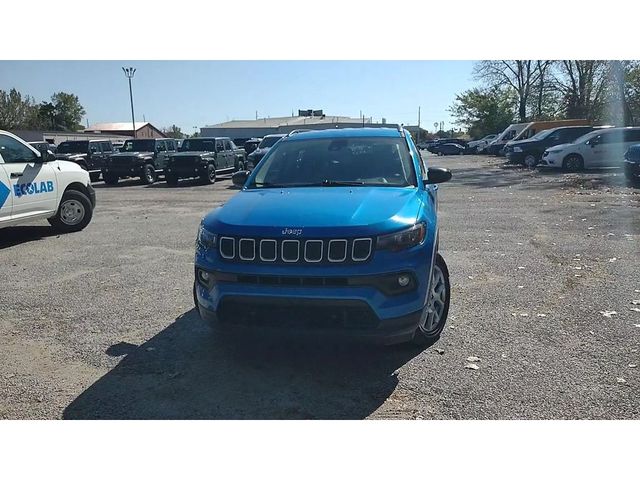 2022 Jeep Compass Latitude Lux