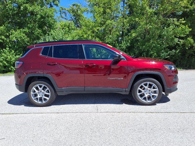 2022 Jeep Compass Latitude Lux