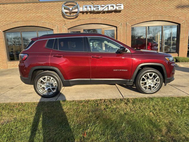 2022 Jeep Compass Latitude Lux