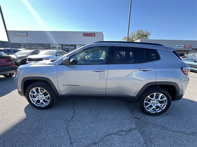 2022 Jeep Compass Latitude Lux