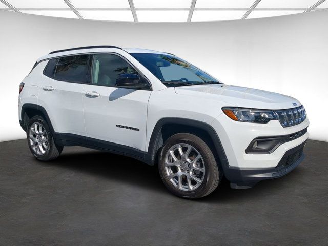 2022 Jeep Compass Latitude Lux