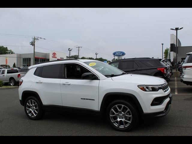 2022 Jeep Compass Latitude Lux