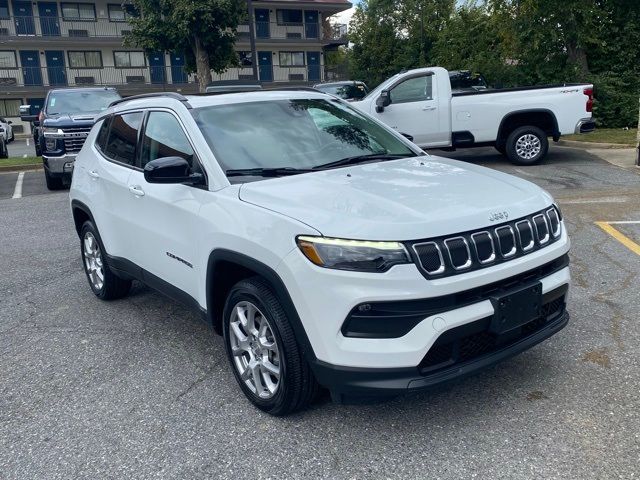 2022 Jeep Compass Latitude Lux