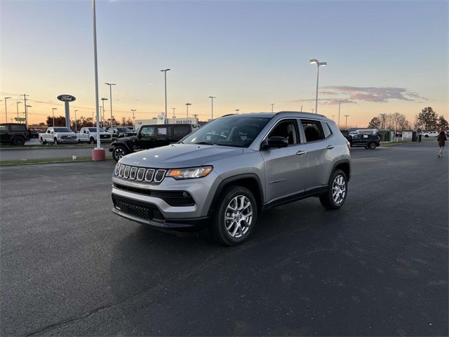 2022 Jeep Compass Latitude Lux