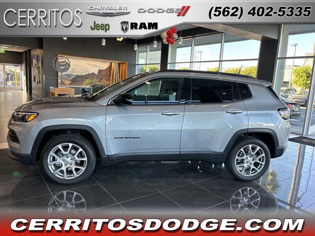 2022 Jeep Compass Latitude Lux