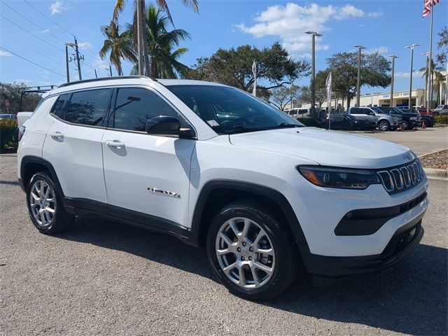 2022 Jeep Compass Latitude Lux