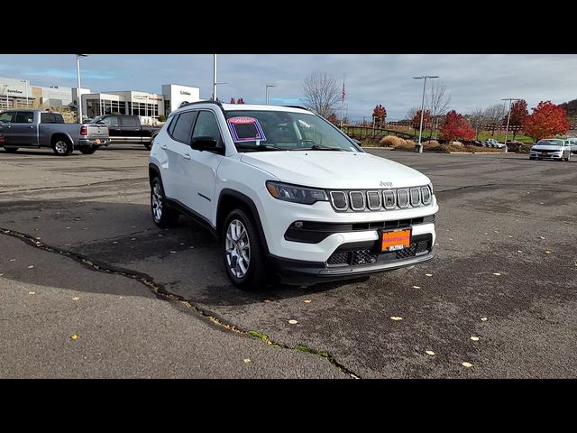 2022 Jeep Compass Latitude Lux