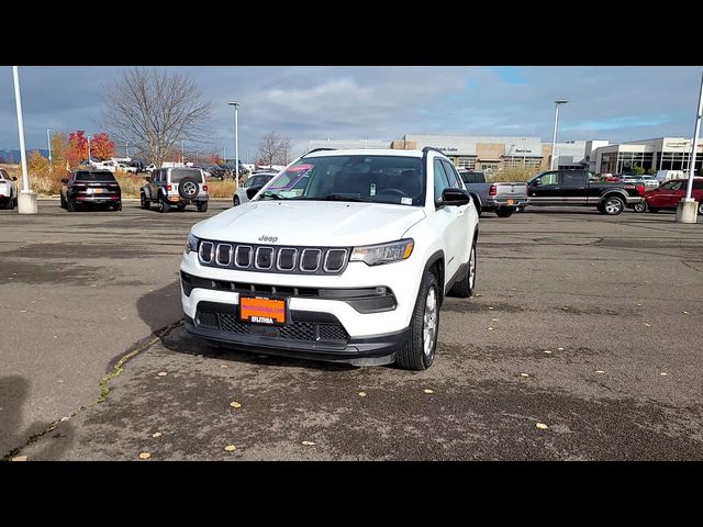 2022 Jeep Compass Latitude Lux