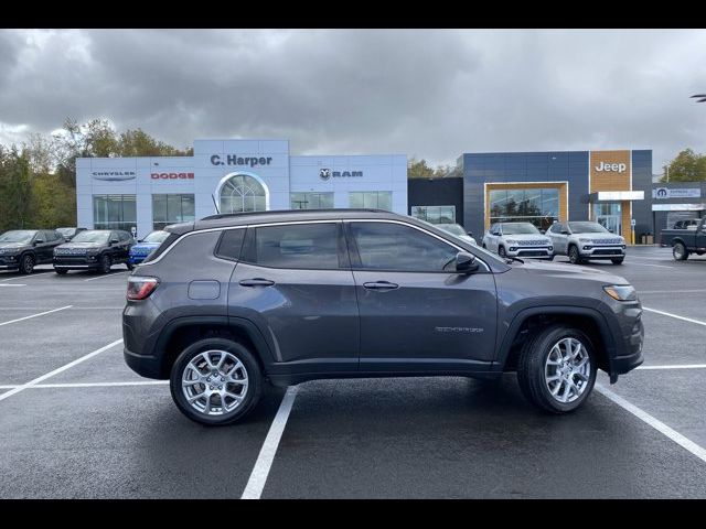 2022 Jeep Compass Latitude Lux