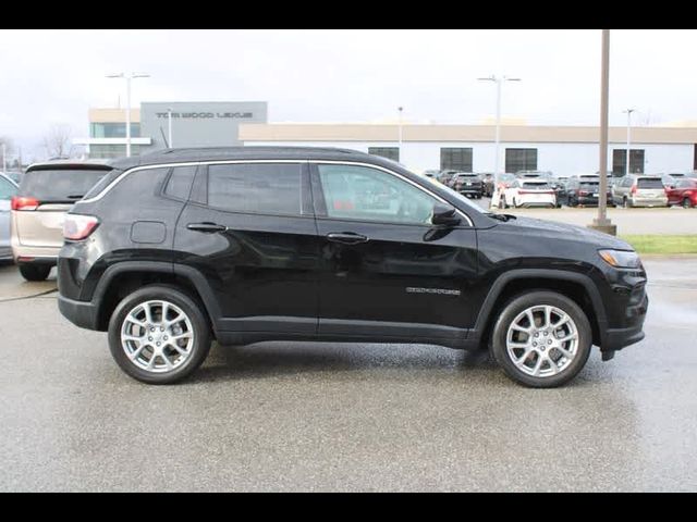 2022 Jeep Compass Latitude Lux