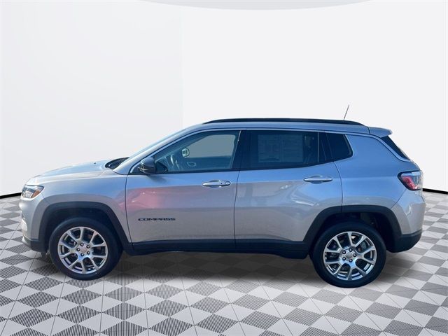 2022 Jeep Compass Latitude Lux