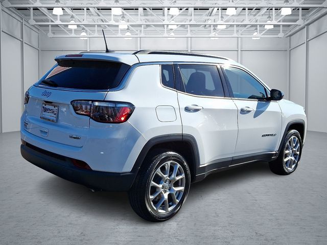 2022 Jeep Compass Latitude Lux