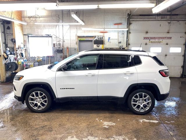 2022 Jeep Compass Latitude Lux