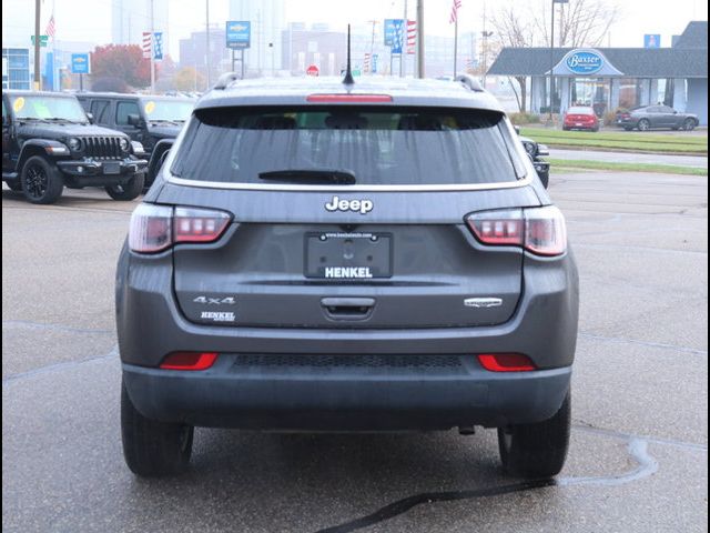 2022 Jeep Compass Latitude Lux