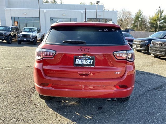 2022 Jeep Compass 