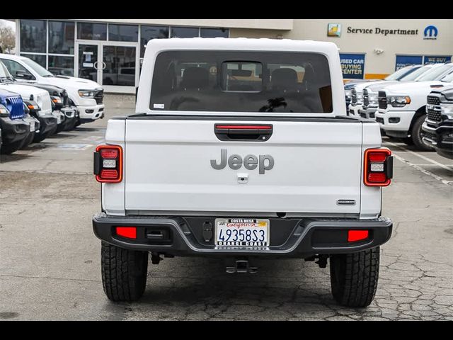 2022 Jeep Gladiator Overland