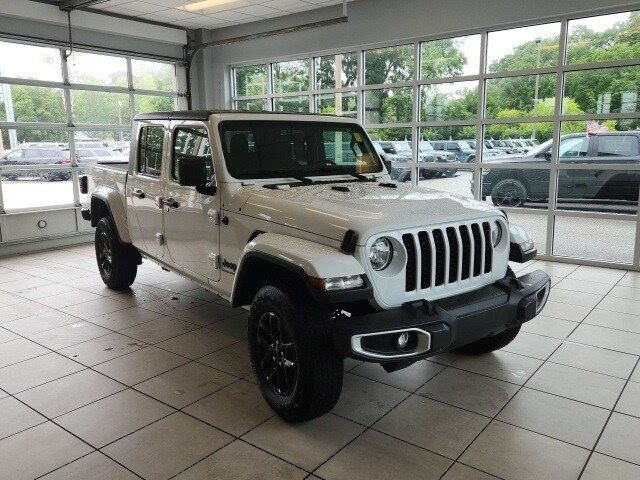 2022 Jeep Gladiator Sport S