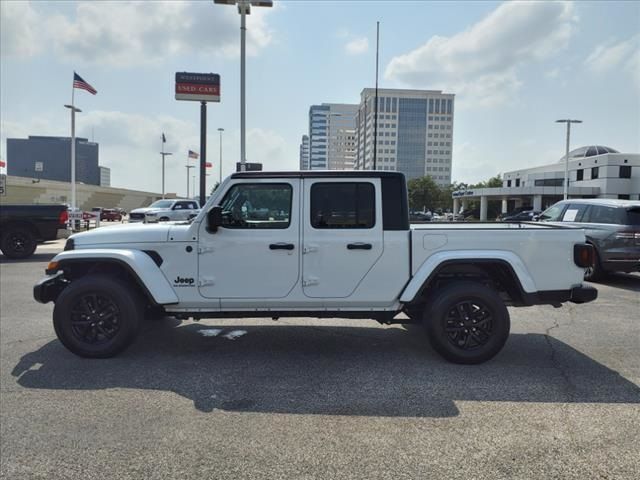 2022 Jeep Gladiator Altitude