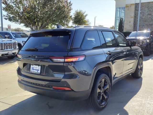 2022 Jeep Grand Cherokee Altitude