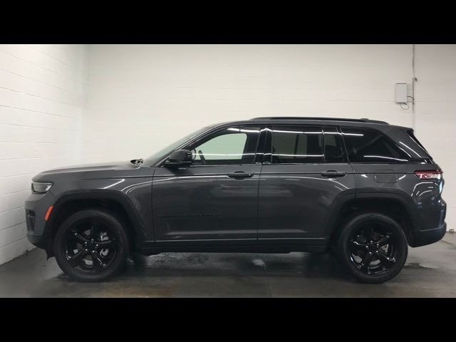 2022 Jeep Grand Cherokee Altitude