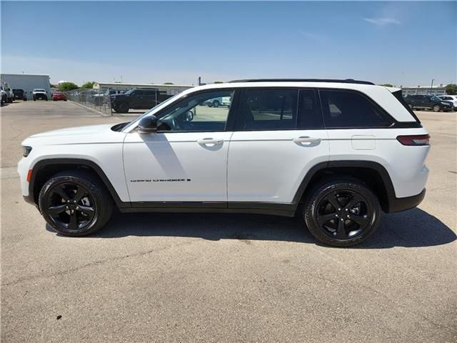 2022 Jeep Grand Cherokee Altitude