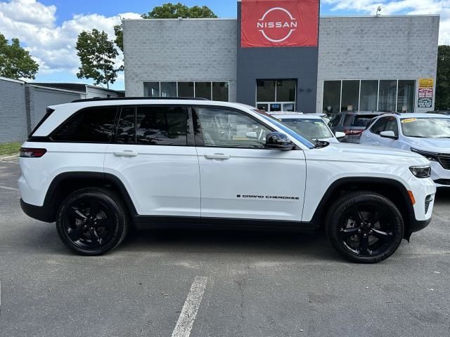 2022 Jeep Grand Cherokee Altitude