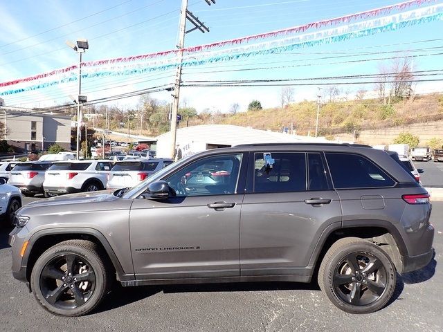 2022 Jeep Grand Cherokee Altitude