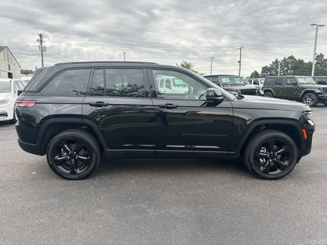 2022 Jeep Grand Cherokee Altitude